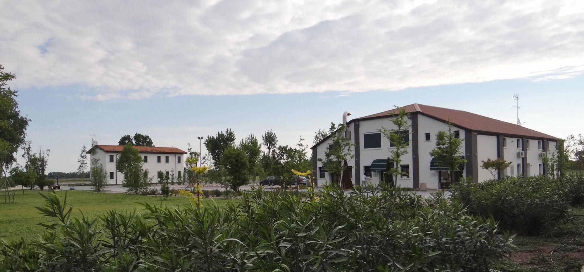 Oasi Bianca Hotel Pomposa Екстериор снимка